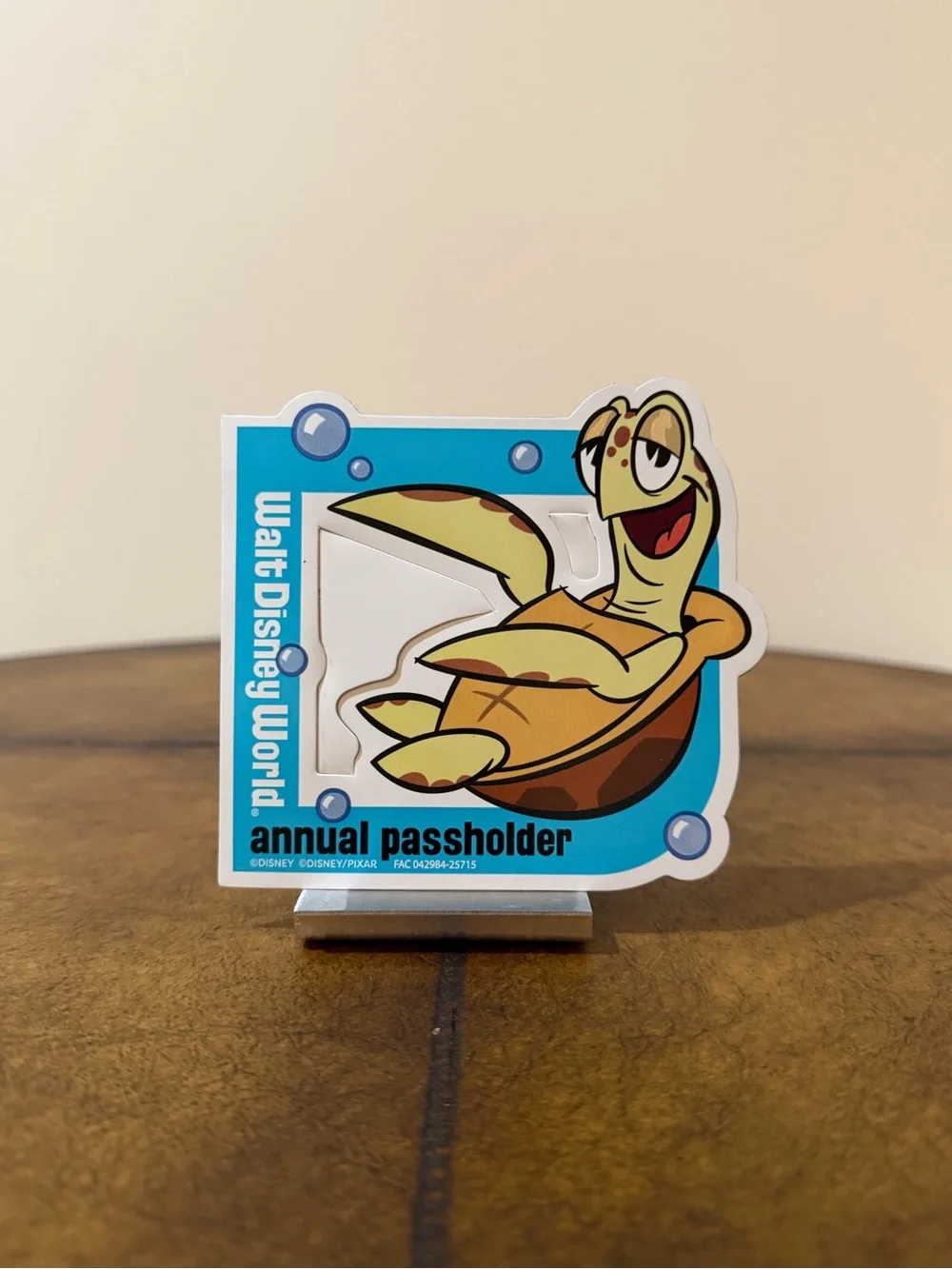 BRAND NEW AUTHENTIC DISNEY ANNUAL PASSHOLDER CRUSH FROM FINDING NEMO MAGNET